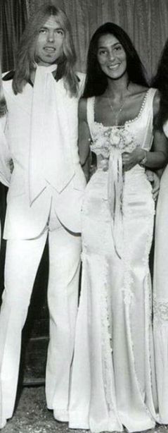 Cher & Greg Allman 1800s Wedding, Bridal Shower Outfit For Bride, Dress Upcycling, Planning 2025, Famous Wedding Dress Designers, 90s Wedding Dress, Famous Wedding Dresses, Wedding Dress Sweetheart, 70s Wedding Dress