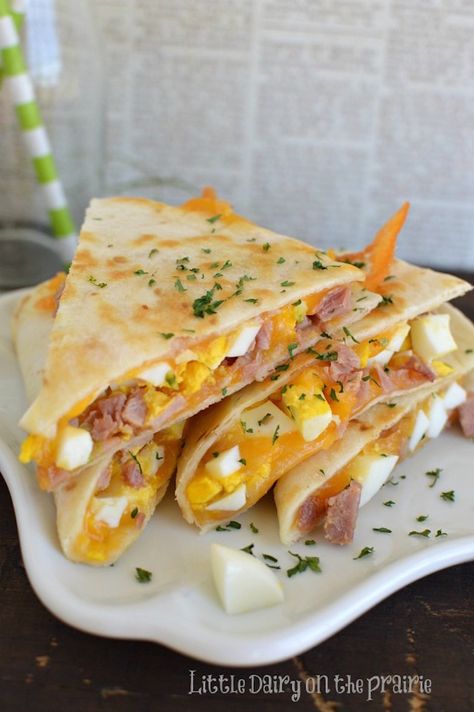 Leftover Hard Boiled Eggs, Easy Quesadilla, Quesadilla Recipes Easy, Breakfast Quesadillas, Boiled Egg Recipes, Hard Boiled Egg Recipes, Breakfast Quesadilla, Quesadilla Recipes, Boiled Egg