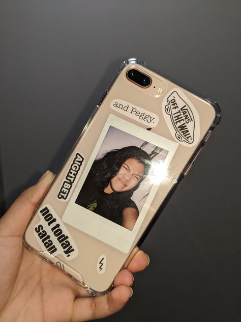 Phone Cases With Polaroid Picture, Pictures In Phone Case Ideas, Diy Clear Phone Case Ideas Stickers, Phone Cover Polaroid Ideas, Iphone Case Pictures, Clear Phone Case With Pictures, Clear Phone Case With Polaroid, Phone Backcover Transparent Diy, Picture In Phone Case