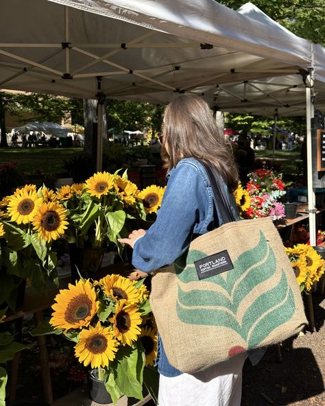 Sunflower picking at Portland Farmers Market, OOTD Farmers Market Picture Ideas, Sunflower Picking, Farmers Market Aesthetic, Farmers Market Shopping, 2025 Prayer, Market Aesthetic, Year Aesthetic, Prayer Vision Board, Velvet Scarf