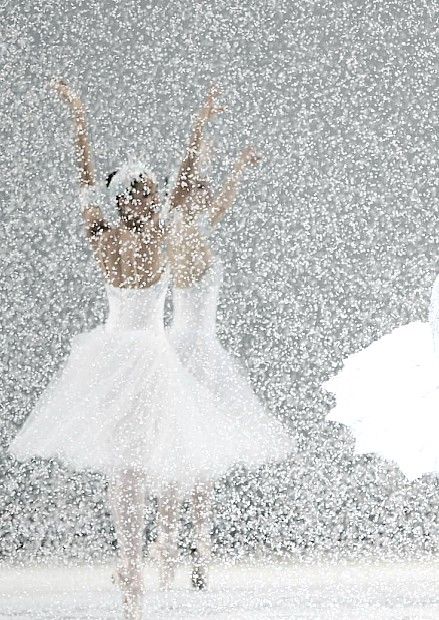 The Royal Ballet, Shall We Dance, Nutcracker Ballet, Royal Ballet, Ballet Beautiful, Snow Angels, Foto Art, Dance Art, Jolie Photo