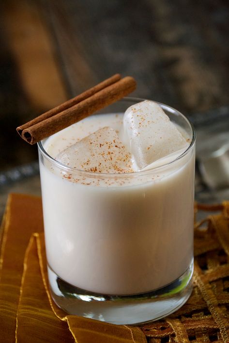 Agua Horchata, Horchata Cocktail, White Russian Drink, Mexican Horchata, Kahlua And Cream, Homemade Horchata, Rumchata Recipes, Horchata Recipe, Coconut Recipe