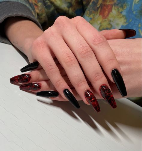 Black Red Goth Nails, Red And Black Aesthetic Nails Acrylic, Black Nails Elegant Classy, Black And Irridescent Nails, Nail Inspiration Red And Black, Red Or Black Nails, Goth Nails Black And Red, Nails Inspo Red And Black, Red An Black Nail Ideas