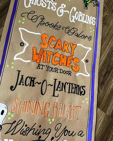 Cute vertical banner roll sign! Love the Halloween theme!👻🧡🎃🕸️ #halloween #october #banner #banners #bannerart #butcherpaperbanner Scary Witch, Halloween Banner, Butcher Paper, Halloween Themes, Halloween