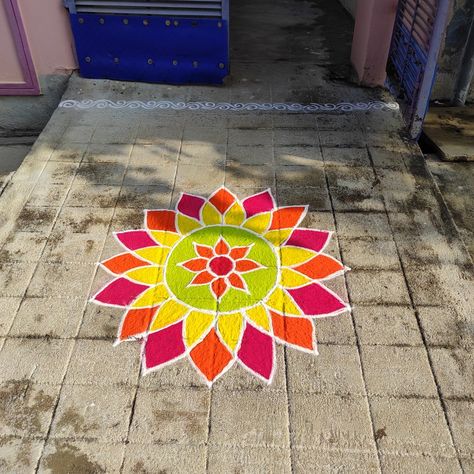 Kolam Designs Colourful, Colour Kolam Rangoli Patterns, Rangoli Designs Colour, Ragoli Color Design Simple, Colour Kolam Design, Ragoli Color Simple, Dots Rangoli With Colors, Diwali Kolam Design, Ragoli Color Design