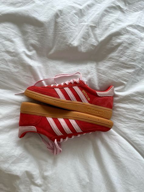 Satellite Stompers, Addias Shoes, Samba Shoes, Adidas Spezial, Girly Shoes, Shoe Inspo, Swag Shoes, Red Adidas, Pink Adidas