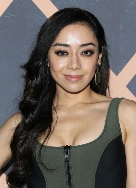 Ella Lopez, Aimee Garcia, Jorja Smith, Celebrity Updates, Art Women, Clothes Outfits, Style Clothes, Latest Outfits, Fall 2017