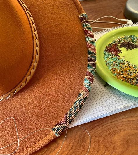 Hat Strap Diy, Beaded Fedora Hat Pattern, Beaded Rim Hat, Diy Hat Accessories, Beaded Hat Brims, Diy Western Accessories, How To Make A Hat Band, Beaded Beach Hat, Hat Burning Patterns