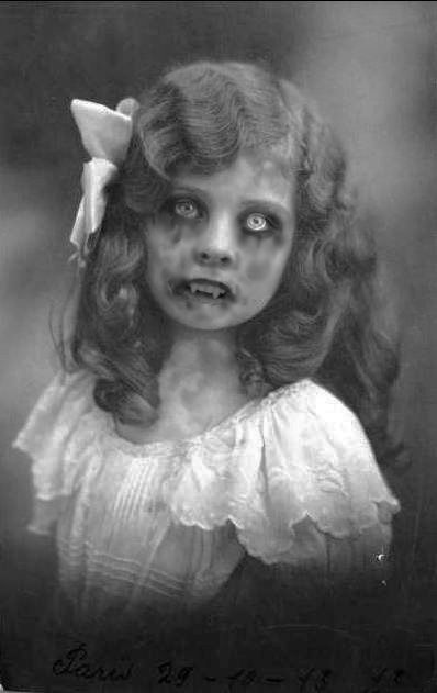 photo by Kelloween on HF Vintage Bizarre, Images Terrifiantes, Imprimibles Halloween, Scary Images, Vintage Halloween Photos, Photo Halloween, Halloween Forum, Creepy Vintage, Creepy Photos