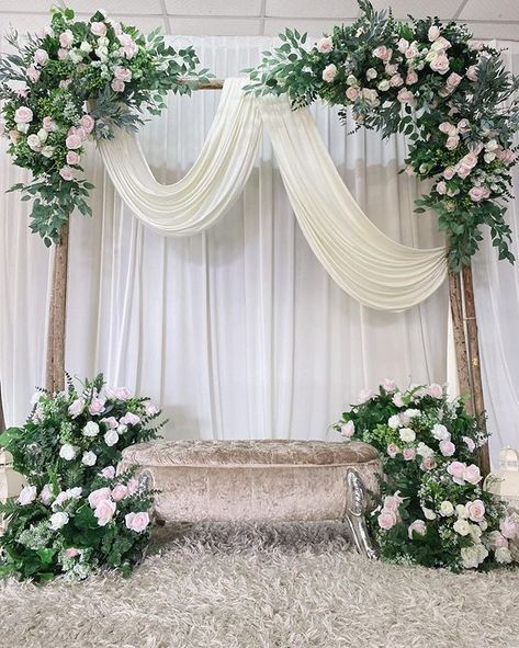 Background Lamaran Simple, Dekor Pernikahan Simple, Background Nikah, Background Lamaran, Tema Prewedding, Wedding Couch, Decor Lamaran, Pelamin Tunang, Pelamin Cantik