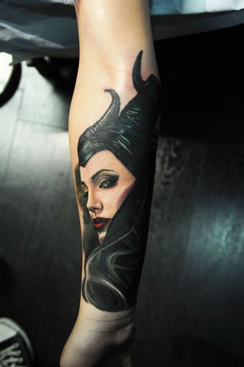 Maleficent Tattoo, Disney Sleeve Tattoos, Maleficent 2, Hp Tattoo, Disney Sleeve, Disney Tattoo, True Tattoo, Cool Tattoos For Guys, Calf Tattoo