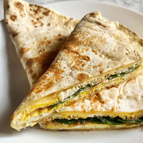 Spinach Egg Tortilla Wraps, Egg Quesadilla Breakfast, Quesadilla Breakfast, Quesadilla Healthy, Egg Quesadilla, Avocado Quesadilla, Egg And Spinach, Breakfast Quesadilla Recipes, Egg Tortilla