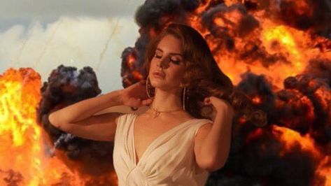 Queen Of Disaster, Fire Icon, Lana Del Rey Memes, Fire Icons, Lana Del Rey Love, Lana Del Rey Lyrics, Lana Del Rey Vinyl, Elizabeth Grant, Aesthetic Grunge Outfit