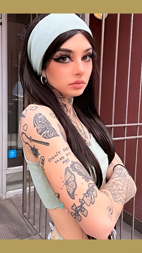 Grunge Clothes Aesthetic, Pop Punk Aesthetic, Punk Tattoos, Female Tattoo Models, Biomechanical Tattoo, Tattoed Women, Punk Aesthetic, S Name, Girly Tattoos