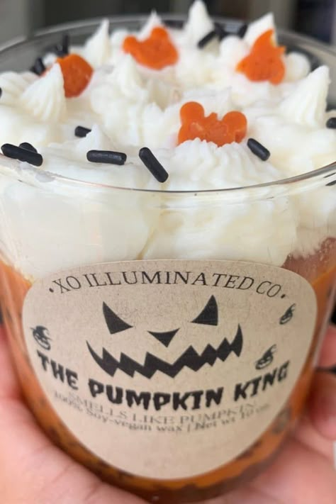 Homemade Halloween Candles, Halloween Candle Making Ideas, Halloween Candle Ideas, Diy Fall Scented Soy Candles, Halloween Scented Candles, Pumpkin Spice Soy Candle Diy, Halloween Candles Diy, Candy Corn Candles, Goth Candles