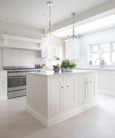 Small white kitchen ideas: 10 design tips for light kitchens | Homes & Gardens White Kitchen Floor, Plain English Kitchen, Small White Kitchens, White Tile Floor, Kitchen Wall Tiles, Kitchen Floor Tile, Kitchen Inspiration Design, Bespoke Kitchens, Porcelain Tiles