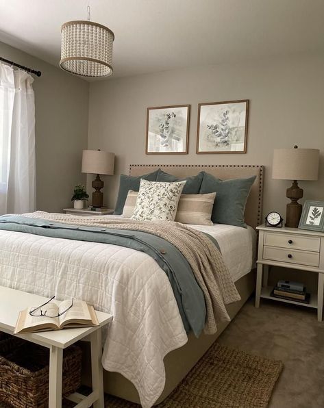 Neutral Bedroom Green Bedding, Master Small Bedroom Ideas, Tan And Teal Bedroom, Neutral Bedroom With Green Accents, Sage Green Guest Bedroom, Bedroom Color Pallet Ideas, Cozy Bedroom Makeover, Luxury Bedroom Lighting, Spring Bedding