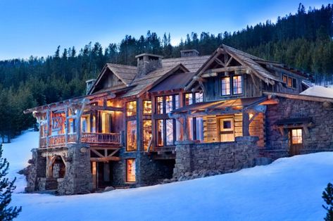 25 Amazing Mountain Houses Luxury Mountain Lodge, Rustic Ski Lodge, Rustic Exterior, Large House, Rustic Retreat, Traditional Exterior, Log Cabin Homes, Mountain Lodge, Cabin In The Woods