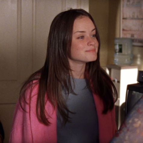 Rory Gilmore Long Hair, Rory Gilmore Haircut, Gilmore Hairstyles, Lorelai Gilmore Hair, Rory Gilmore Hair, Cool Hairstyles For Girls, Hairstyle Names, Bangs With Medium Hair, Girl Haircut