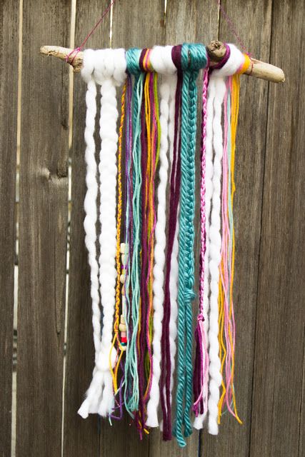 Diy Crafts With Yarn, Boho Diy Crafts, Crafts With Yarn, September Activities, Yarn Crafts For Kids, Boho Crafts, Boho Yarn, Fun Summer Crafts, Yarn Hanging