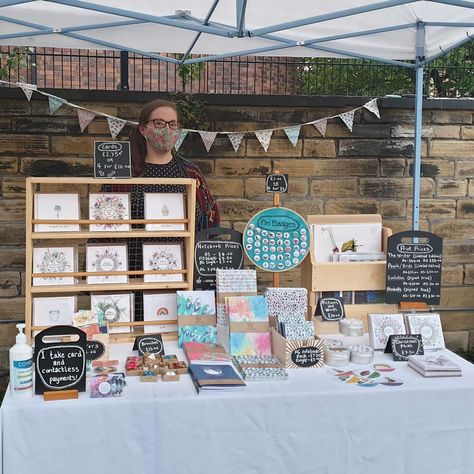 Art market stall set up selling stationery, art prints, brooches, badges and notebooks. Art Vendor, Market Stall Display Ideas, Stall Display Ideas, Market Stall Display, Craft Displays, Stall Display, Market Stands, Craft Stalls, Craft Market