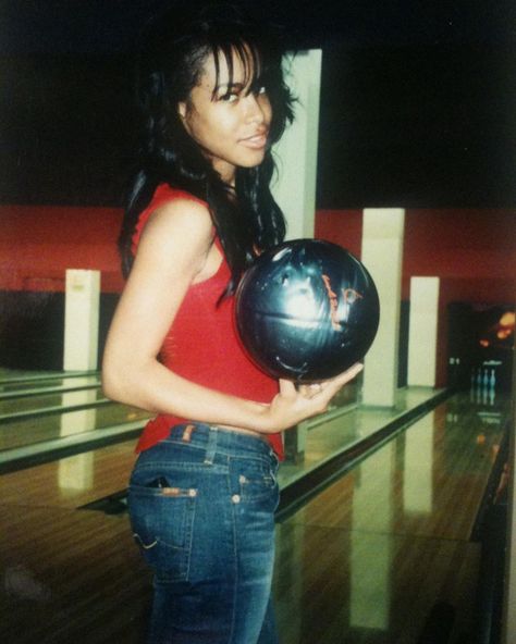 Aaliyah Dana Haughton’s Instagram photo: “In 2001, I went bowling with Aaliyah. We weren’t friends; it wasn’t a date. The occasion was a “Vibe” cover story. Aaliyah’s publicist…” Aaliyah 90s, Aaliyah Aesthetic, R&b Aesthetic, Vibe Magazine, Aaliyah Pictures, Aaliyah Style, Aaliyah Haughton, 90’s Aesthetic, R&b Music