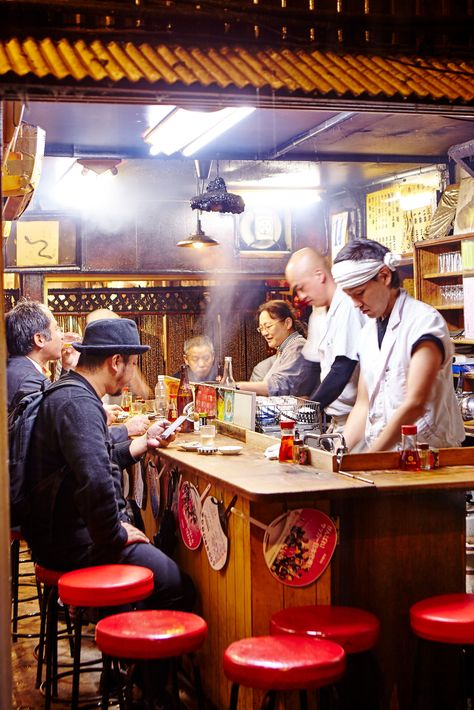 Omoide Yokocho is a warren of small bars and eateries by Tokyo's Shinjuku station - the busiest in the world. Photo by Matt Munro. Japan Street Food, Reference Anime, Japanese Bar, Urban People, Vespa Retro, Noodle Bar, Ramen Shop, Restaurant Photography, Small Bars