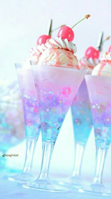 Unicorn Desserts, Kawaii Dessert, Colorful Drinks, Candy Drinks, Rainbow Food, Pretty Drinks, Think Food, Kawaii Food, Cute Desserts