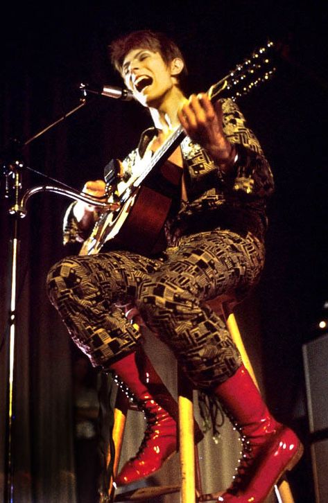 Ziggy played guitar! David Bowie’s first Ziggy show: Saturday, January 29th, 1972, at Borough Assembly Hall, Aylesbury by Michael Putland David Bowie Born, Ziggy Played Guitar, Moonage Daydream, Mick Ronson, David Bowie Ziggy Stardust, Lady Stardust, A Streetcar Named Desire, David Bowie Ziggy, Best Guitar Players