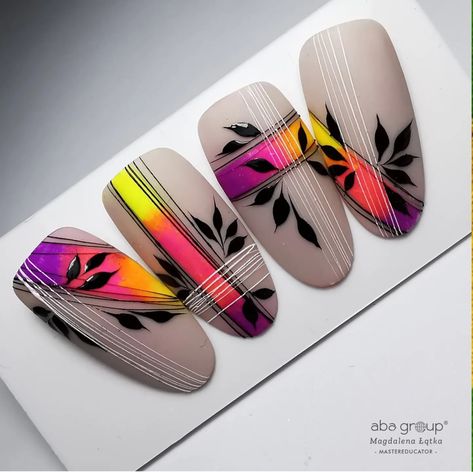 Nail Polish Art Designs, Christmas Nail Colors, Summer Nails Ideas, New Years Eve Outfit, Best Nail Ideas, Feather Nails, Daily Nails, Halloween Acrylic, Nail Art Designs Images