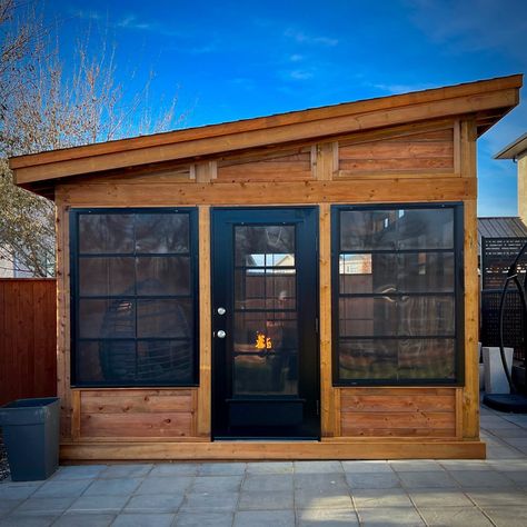 Screen Rooms Winnipeg - Screen Room Builds Winnipeg Manitoba Screened In Patio Ideas, Outdoor Screen Room, Hut Ideas, Trex Composite Decking, Modern Gazebo, Screened In Deck, Outdoor Screens, Screen House, Deck Construction