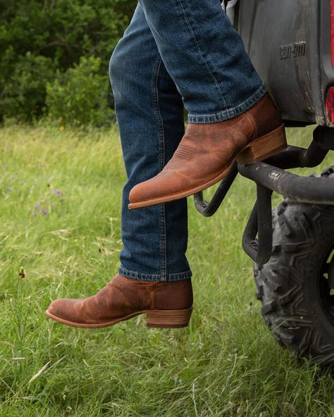 Our original cowboy boot is timelessly styled to look as good in 50 years as it does today. Its ageless nature starts with a classic round toe and 1 ½” stacked angled heel, and builds upon it with a vamp adorned with signature Tecovas toe stitching. A 12” shaft with hand-laid cording and reinforced pull straps complete its iconic western flair. You’re spoiled for choice: whether that be ultra-soft calfskin, rugged bovine, or quick-to-patina goat. Suited up for an outdoor wedding, or decked out i Brown Cowboy Boots Outfit, Square Toed Boots, Boots Outfit Men, Brown Cowboy Boots, Western Style Boots, Formal Loafers, Mens Cowboy, Men’s Boots, Mens Cowboy Boots