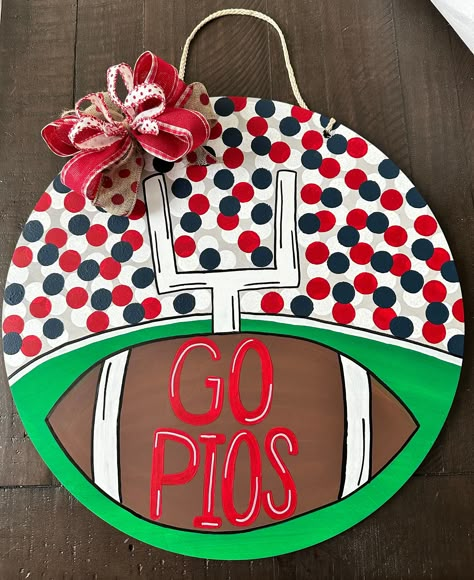 Hand painted football door sign. This is an 18" wooden round sign. These signs sealed, but recommended for use on a covered porch. Your sign is personalized to the colors to cheer on your favorite team. Please make sure to leave all specifications in notes section. Painted Round Wood Signs, Painted Wooden Signs Diy, Football Door Decorations, Round Wooden Door Hangers Diy Fall, Football Door Signs, Hand Painted Porch Signs, Football Front Porch Decor, Football Season Door Hangers, Hand Painted Door Hangers