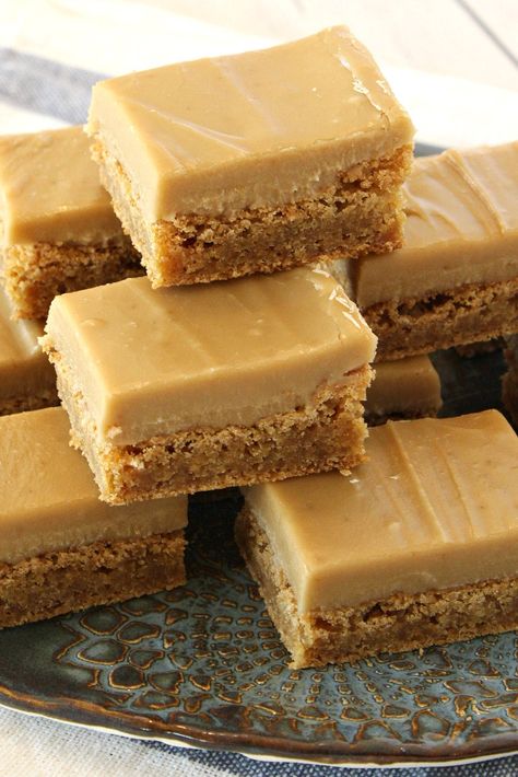 Caramel Icing Recipe, Brownies With Caramel, Baking Bars, Butterscotch Brownies, Butterscotch Recipes, Butterscotch Blondies, Brownie Desserts Recipes, Caramel Icing, Blondies Recipe