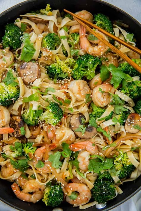 Shrimp Lo Mein Recipe Easy, Broccoli Lo Mein, Shrimp Lo Mein Recipe, Shrimp Lo Mein, Noodles Shrimp, Shrimp Stuffed Mushrooms, Shrimp Broccoli, Shrimp Noodles, Homemade Chinese Food