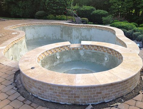 Travertine Pool Deck, Travertine Pool Decking, Travertine Wall, Pool Guest House, Travertine Pool Coping, Travertine Pool, Pool Coping, Outdoor Stairs, Wall Seating