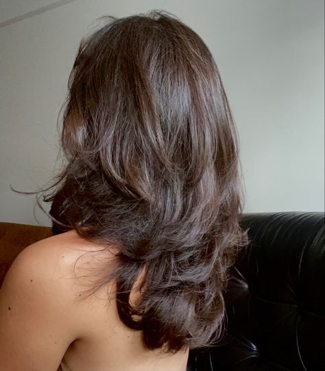 Short Later Hair, Hoco Hairstyles For Short Layered Hair, 90s Layered Hair Back View, 90s Model Haircut Medium, Haircut Lots Of Layers Mid Length, Thick And Wavy Haircuts, Layers On Thick Medium Hair, Medium Length Hair Soft Layers, Hair Inspo Low Maintenance