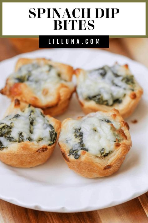 Spinach Dip Bites are crunchy, bite-size treats are cheesy and buttery, making them a great appetizer. They are a hit every time! #spinachdipbites #appetizer #spinachartichoke #cheesyspinachartichoke #appetizer Spinach Dip Bites, Spinach Appetizers, Spinach Bites, Appetizer Easy, Best Dip, Bite Size Appetizers, Appetizers Easy Finger Food, Best Appetizer Recipes, Finger Foods Easy