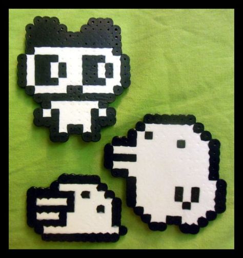 Tamagotchi Perlers - Mametchi, Kuchipatchi, and Hashitamatchi Tamagotchi Perler Beads, Pixel Tamagotchi, Tamagotchi Pixel Art, Crochet Tamagotchi, Tamagotchi Tattoo, Tamagotchi Template, Kandi Cuff Patterns, Easy Perler Beads Ideas, Perler Bead Templates