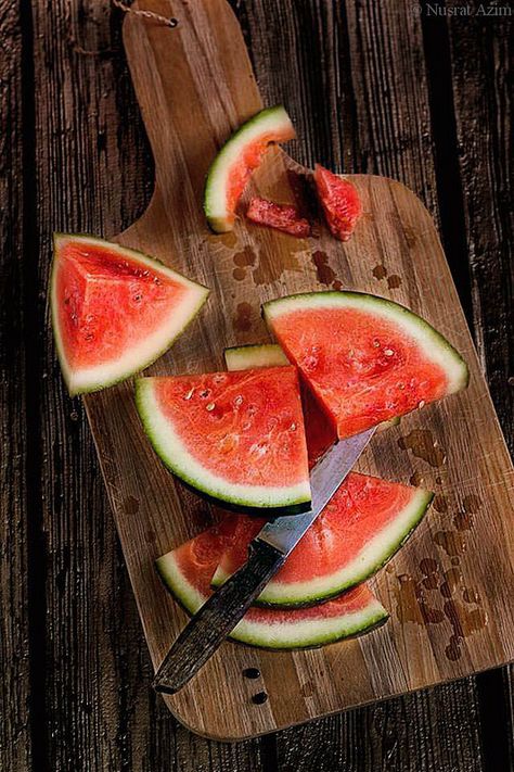 Watermelon Wallpaper, Dark Food Photography, Fruits Images, Still Life Fruit, Asian Restaurants, Fruit Platter, Food Decoration, Photographing Food, Food Photo