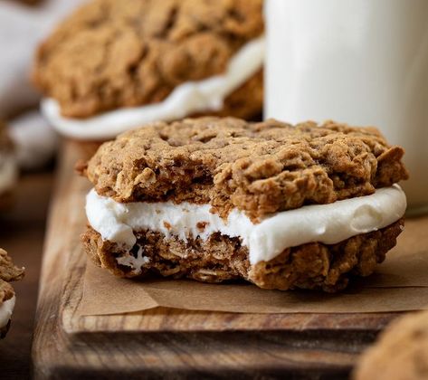 I am baker Pumpkin Oatmeal Cream Pies, Pumpkin Spice Oatmeal, Oatmeal Cream Pies, I Am Baker, Cream Pies, Oatmeal Cream, Cream Pie Recipes, Pumpkin Oatmeal, Cream Pie