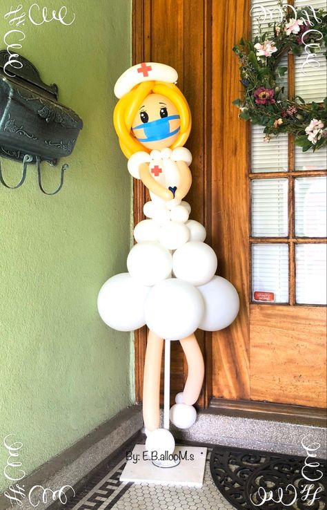 Nurse Balloons Party Ideas, Hospital Balloon Decoration, Nurses Day Decoration Ideas, Nurse Balloon Bouquet, Nurses Day Photo Booth, Balloon Sculptures Diy, Nurse Balloons, Nurse Graduation Party Decorations, Nurse Grad Parties