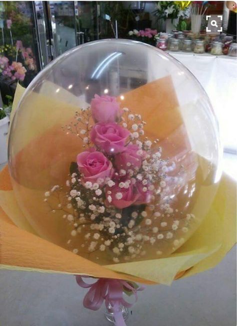 Flowers inside balloon Deco Ballon, Balloon Crafts, Transparent Flowers, Balloon Gift, Balloon Columns, Balloon Flowers, Balloon Design, Balloon Diy, Ideas Party