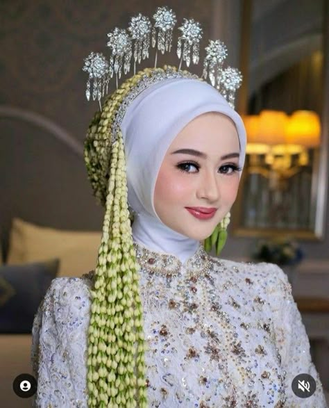 Wedding Dress Hijab Adat Jawa, Akad Nikah Jawa, Wedding Jawa Hijab, Hijab Do Wedding, Pengantin Jawa Hijab, Nikah Adat Jawa, Wedding Dress Hijab, Pose Pengantin, Wedding Ides