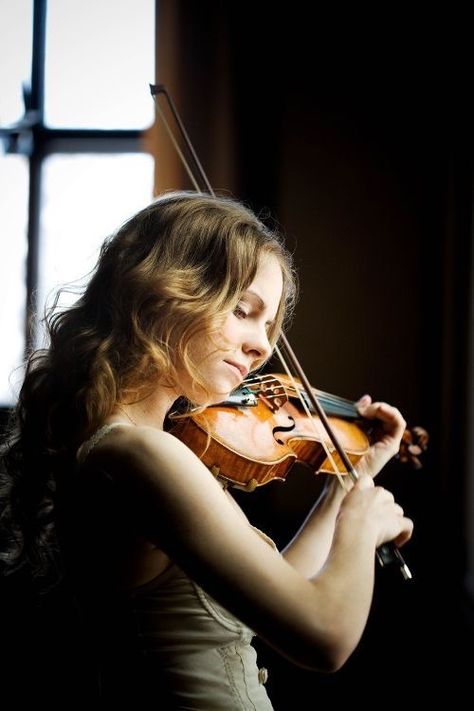 Violin Senior Pictures, Violinist Photography, Julia Fischer, Violin Pics, Violin Photography, Musician Portraits, Musician Photography, Violin Players, Learn Violin