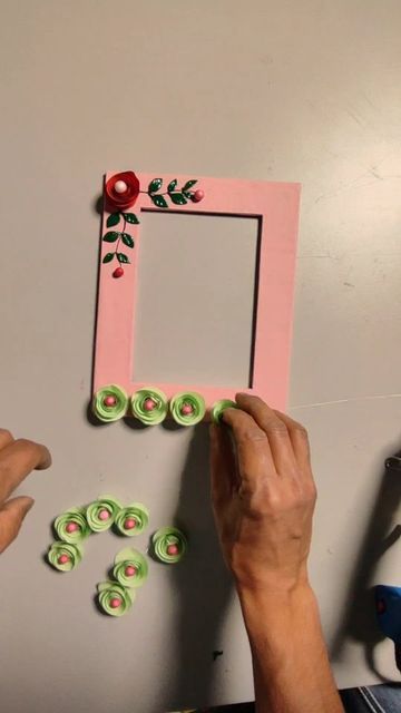 Artist Decor, Handmade Photo Frames, Insta Instagram, Diy Paper, Art World, Photo Frame, Paper Crafts, Frame, Flowers