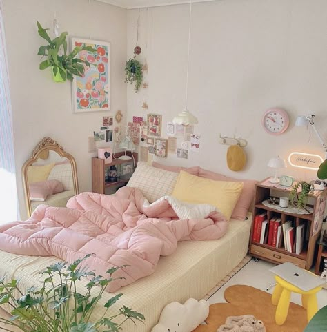 from ___perola_ on ig Cosy Bedrooms, Danish Pastel Room, Cute Bedrooms, Gold Bedroom Decor, Kombi Home, Pink Room Decor, Cute Rooms, Dekorasi Kamar Tidur, Pastel Room