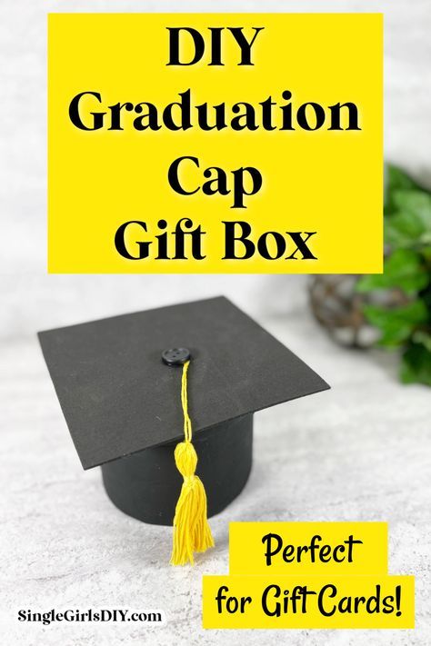 homemade gift box that looks like a graduation cap displayed on a white background Graduation Gift Box Ideas Diy, Diy Graduation Card Box Ideas, Graduation Box Gift Ideas, Graduation Card Box Diy, Money Box Diy, Unique Graduation Invitations, Diy Graduation Cards, Diy Card Box, Grad Diy