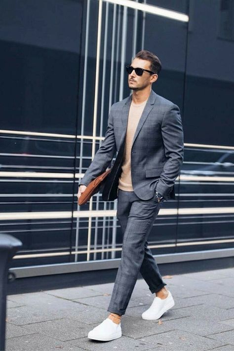 30 Dashing Suit With Sneakers Outfit To Try - Fashion Hombre Outfits Verano 2022, Terno Slim Fit, Suits And Sneakers, Young Mens Fashion, Sneaker Outfits, Smart Casual Men, Smart Casual Style, Mens Fashion Edgy, Mens Fashion Smart