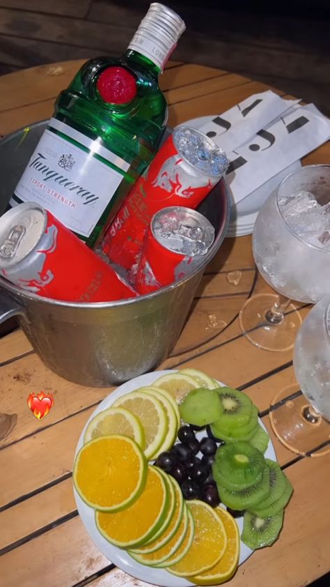 Gin Tanqueray, Story Fake, Random Pictures, Fake Story, Gin, Drinks, Quick Saves, Instagram